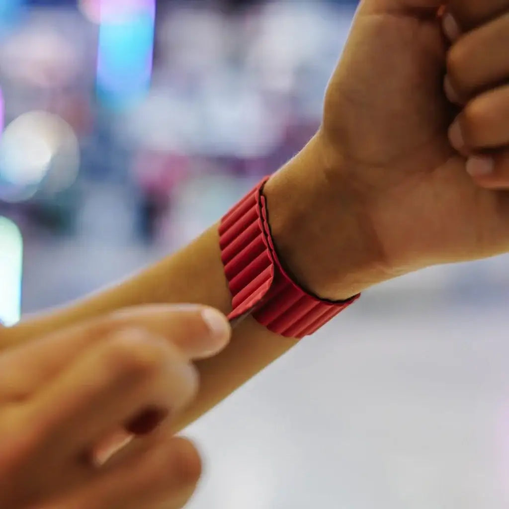 Uniq Revix Reversible Magnetic for Apple Watch Strap 38/40/41mm , Burgundy - Maroon / Coral - GulfStore.com