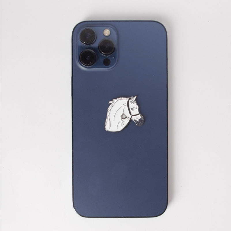 ملصق حصان أبيض