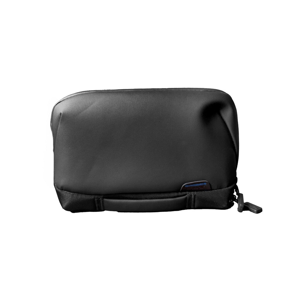 Momax BUNDLE SET Hand Pouch + Power Bank 10000 mAh with dual built-in cable 1 type-C + 1 Lightning + MOMAX Pintag - GulfStore.com