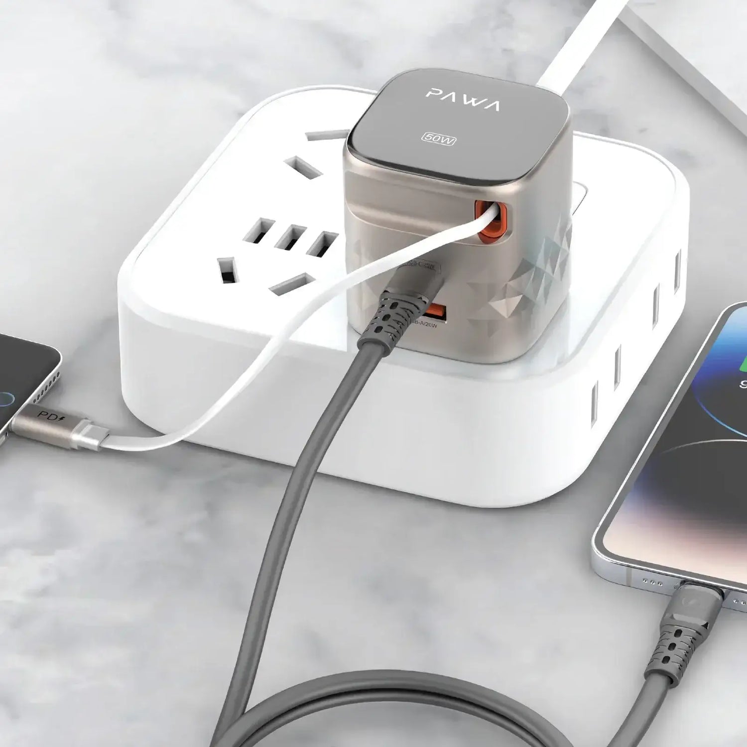 شاحن باوا ريترو ٥٠ واط مع كابل قابل للسحب - تيتانيوم وأسود (PW-TAR50ACT-TTBK)