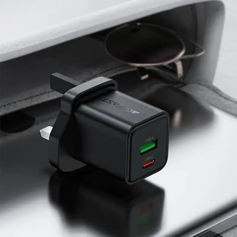 AceFast | 18496 | A127 | PD30W Gan (Usb A+Usb C) Charger | UK | Black - GulfStore.com