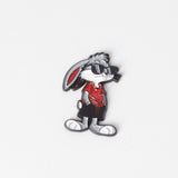 بَغز باني يرتدي نظارة شمسية