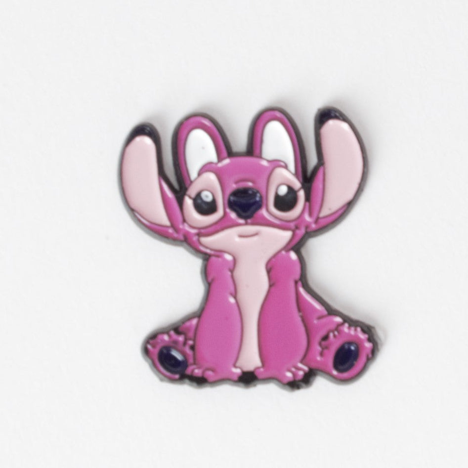 ملصق وردي صلب على شكل ستيتش الملاك اللطيف