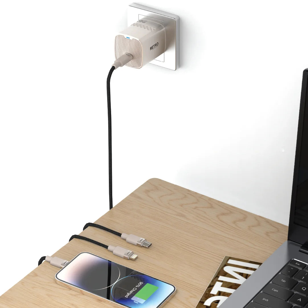 PW-TCR45UKL-TT | كابل باوا ريترو ٤٥ واط بمنفذ Type-C مع قابس بريطاني وكابل Type-C إلى Lightning | تيتانيوم