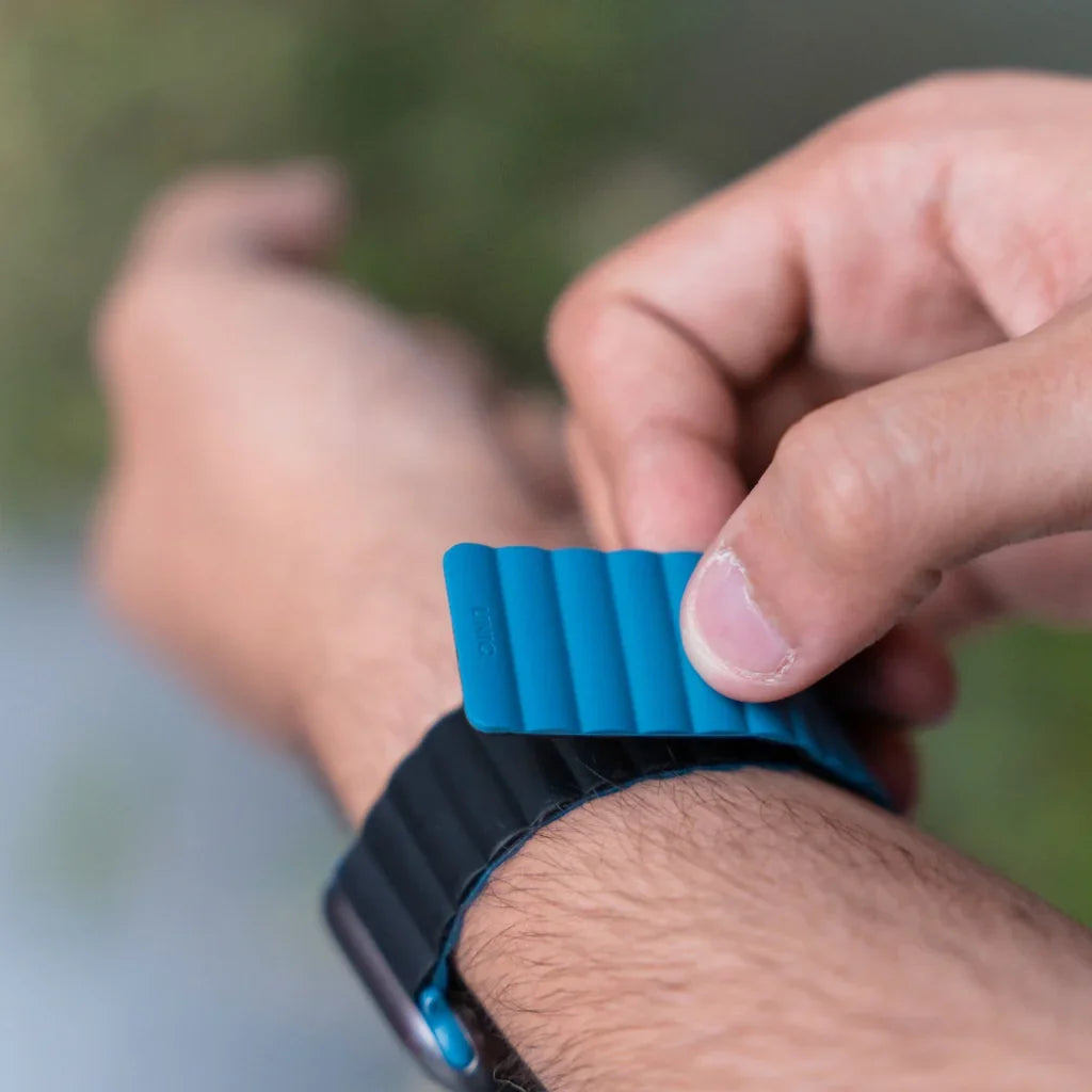 Uniq Revix Reversible Magnetic for Apple Watch Strap 38/40/41mm Caspian - Blue/Black