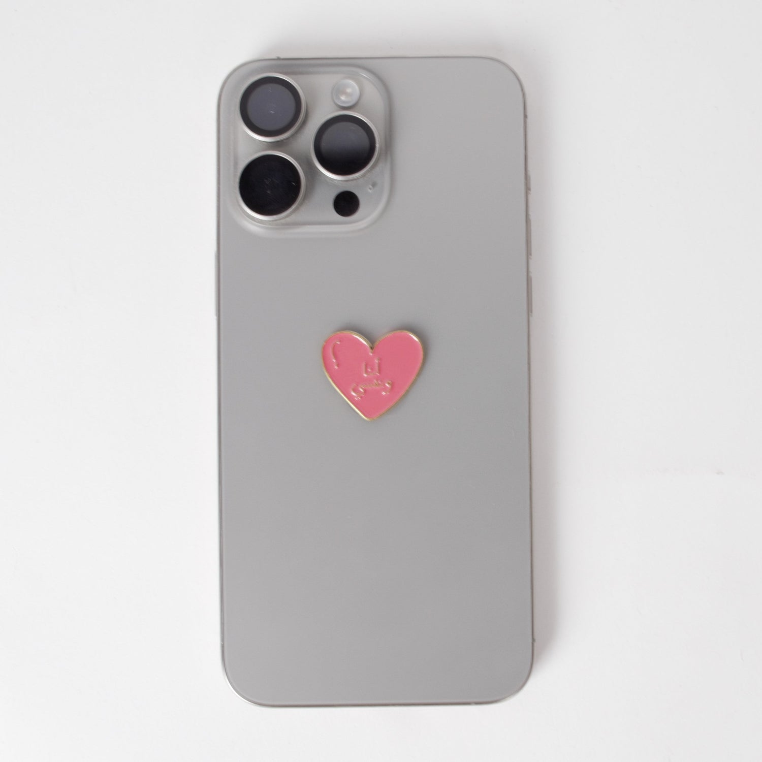 ملصق قلب وردي مكتوب عليه 