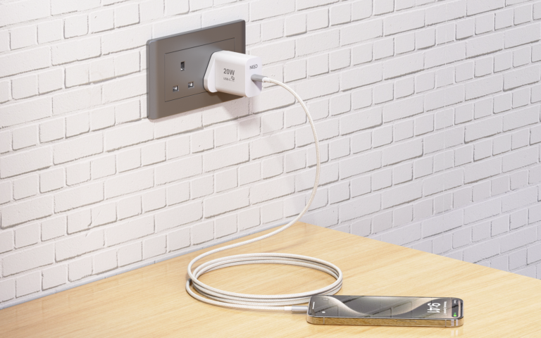 NEO power port 20W competitive fast charger