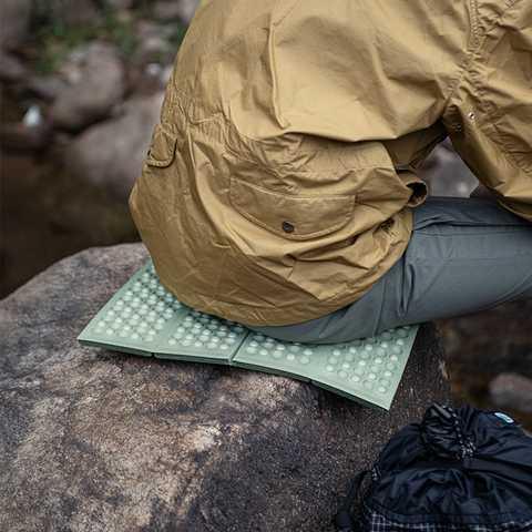 وسادة قابلة للطي من Naturehike IXPE Egg Nest باللون الأخضر العسكري